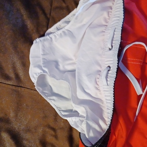 YALUNTALUN  MEDIUM sports shorts. - Picture 5 of 5